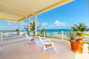 Terrace/patio - Spectacular Oceanfront Villa, Your Mexican Dream! (Akumal)