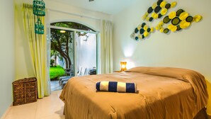 Room - Spacious Villa With Garden AND Pool Sleeps 8 !! (Playa del Carmen)