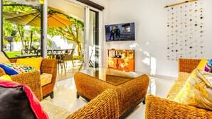 Living area - Spacious Villa With Garden AND Pool Sleeps 8 !! (Playa del Carmen)