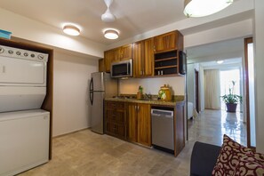 Microondas, horno, parrilla de estufa y lavavajillas 