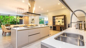 Private kitchen - LUX 4BR Condo! Ocean Views! Pool! (Mexico City)