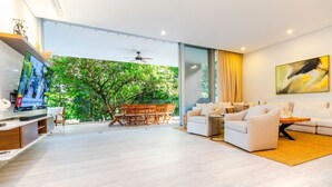 Living area - LUX 4BR Condo! Ocean Views! Pool! (Mexico City)