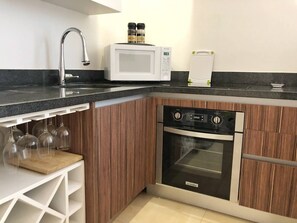 Microwave, oven, stovetop, cookware/dishes/utensils