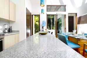 Microwave, oven, stovetop, cookware/dishes/utensils - Gorgeous 2br! Private Plunge Pool!! Sleeps 4!! (Akumal)