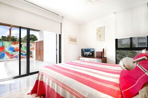 2 habitaciones y espacio para trabajar con laptop 