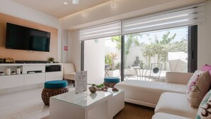 Living area - Luxury 1 BR Paradise With Large Private Garden! (Playa del Carmen)