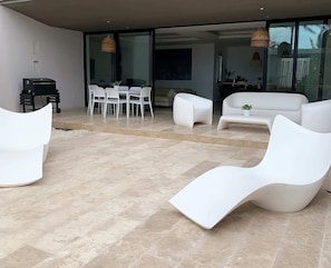 Outdoor dining - Beachfront 3 BR + Maid Room Modern Condo Private Pool Steps to the Beach (Progreso)