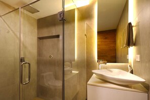 Bathroom - Large 3 BR With Private Jaccuzzi (Playa del Carmen)