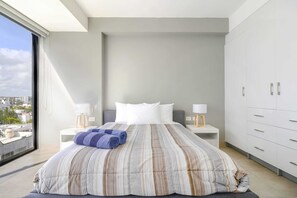 3 Schlafzimmer, laptopgeeigneter Arbeitsplatz, Bügeleisen/Bügelbrett