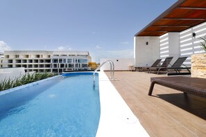 Outdoor pool - Beautiful 2B Apartment Downtown Location Amazing Rooftop View and High Speed Internet (Playa del Carmen)