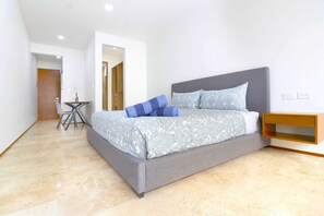 1 bedroom, laptop workspace, iron/ironing board, bed sheets - Cute Studio Downtown 5 Mins to the Beach! (Playa del Carmen)