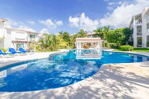 Outdoor pool - 2 BR Villa, Close to Beach, Large Pool Sleeps 6 ! (Playa del Carmen)