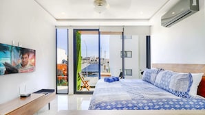 1 bedroom, laptop workspace, iron/ironing board, bed sheets - Modern Studio With Pool for 2 People 3 Blocks From the Beach (Playa del Carmen)