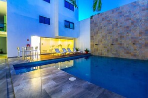 Outdoor pool - 1 Bdrm Modern Apartment Greatdown Town Location! Rooftop Pool!!!! (Playa del Carmen)