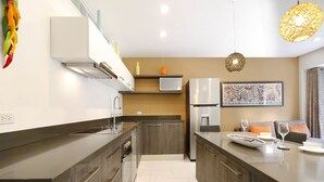 Microwave, oven, stovetop, cookware/dishes/utensils - 1 Bdrm Modern Apartment Greatdown Town Location! Rooftop Pool!!!! (Playa del Carmen)