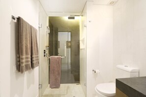 Bathroom - 1 Bdrm Modern Apartment Greatdown Town Location! Rooftop Pool!!!! (Playa del Carmen)