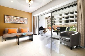 TV - 1 Bdrm Modern Apartment Greatdown Town Location! Rooftop Pool!!!! (Playa del Carmen)