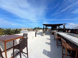 Outdoor dining - Romantic Condo Best Retreat for a Couple 1 Block From the Beach Progreso East (Progreso)