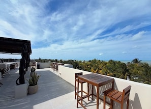 Outdoor dining - Romantic Condo Best Retreat for a Couple 1 Block From the Beach Progreso East (Progreso)