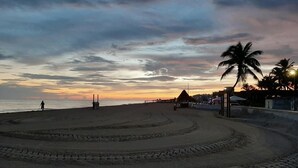 Beach - Romantic Condo Best Retreat for a Couple 1 Block From the Beach Progreso East (Progreso)