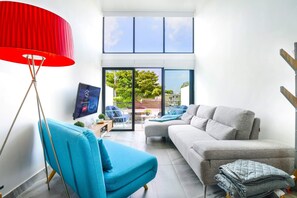 TV - Comfy Loft in the Heart of Playa del Carmen With an Amazing Roof-top Pool (Playa del Carmen)