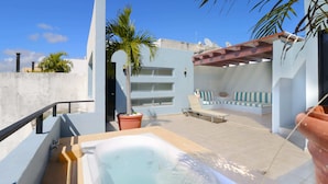Bồn tắm spa ngoài trời
