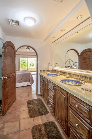 Bathroom - True Beachfront/poolside 3-bedroom Condo! Best Location! Minutes TO Downtown SAN Jose! (San José del Cabo)