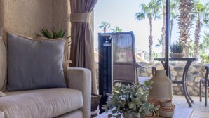 TV - Pool & Ocean Views. Ground Floor Unit. 2BR Sleeps 6 ! (Cabo San Lucas)
