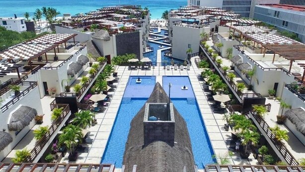 Pool - Luxury 2BR PH With Private Pooldeck Steps Away From the Beach (Playa del Carmen)