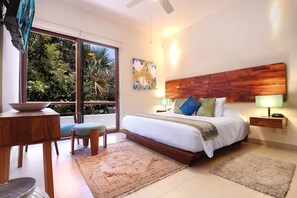 2 habitaciones, espacio para trabajar con laptop y ropa de cama 