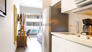 Microwave, oven, cookware/dishes/utensils - Beautiful Studio , Close to the Beach With Amazing Amenities! (Playa del Carmen)