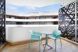 Outdoor dining - Beautiful Studio , Close to the Beach With Amazing Amenities! (Playa del Carmen)