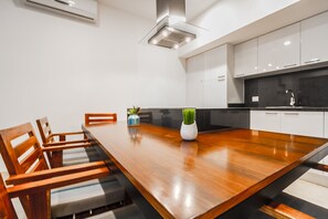 Microwave, oven, stovetop, cookware/dishes/utensils