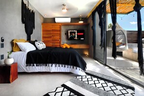 4 bedrooms, laptop workspace, iron/ironing board, bed sheets