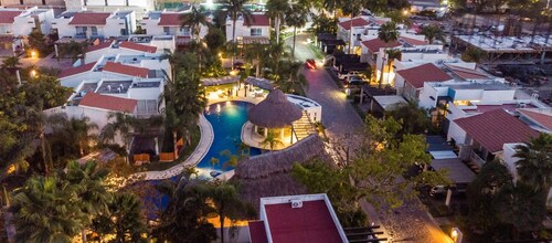 Huge 4BR Villa! Pool! 5 Min to Beach!! Sleeps 8!! Max 8 Including Children!