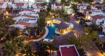 Huge 4BR Villa! Pool! 5 Min to Beach!! Sleeps 8!! Max 8 Including Children!