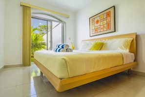 3 habitaciones y espacio para trabajar con laptop 