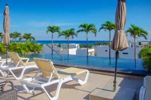 Outdoor pool - New Studio, Rooftop Pool, Ocean Views! (Playa del Carmen)