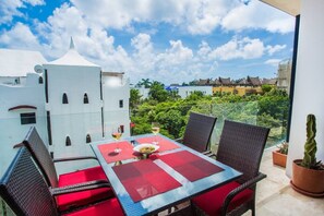 Outdoor dining - Panoramic View - Steps From The Beach (Playa del Carmen)