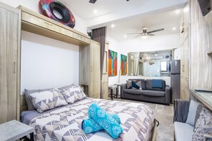 1 habitación, escritorio, tabla de planchar con plancha y wifi 