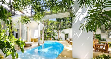 Luxe 4BR Architect Villa! Exclusive Lagoon Access! Private Pool!!