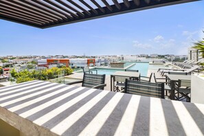 Pool - Beautiful Veranto Condo Living! 2 BR Paradise Oasis With Private Jacuzzi, Gym, Pool and Parking ! (Playa del Carmen)