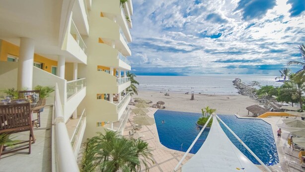 Outdoor pool - Ocean Front Nuevo Vallarta 3 Bed!pool! Sleeps 6! (Nuevo Nayarit)