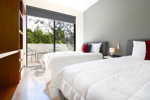 2 sovrum, arbetsyta för laptop, strykjärn/strykbräda och sängkläder
