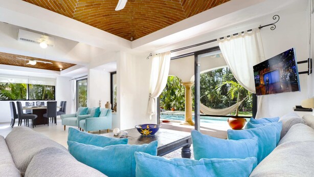 TV - Large Villa Pool Close To Beach Sleeps 16 (Playa del Carmen)