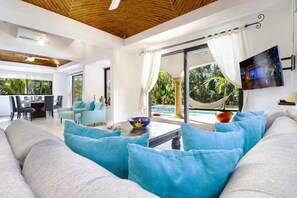 Living area - Large Villa Pool Close To Beach Sleeps 16 (Playa del Carmen)
