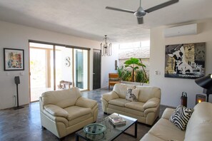 ทีวี, ห้องทำงาน