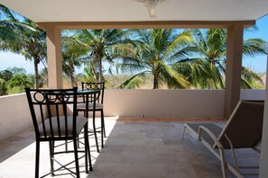 รับประทานอาหารกลางแจ้ง