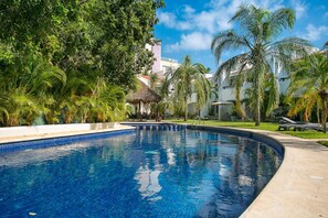 Outdoor pool - Amazing 3 BR Villa, Spacious and Modern Kitchen! Just few Steps From the Pool Area (Playa del Carmen)