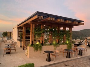 Outdoor dining - Casa De Oro - Amazing Ocean & City Views & Incredible Amenities - New 1 Bedroom 1 Bath at Sailview 180 (Puerto Vallarta)